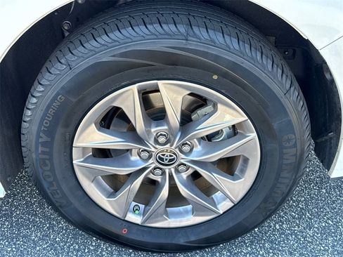 Used 2023 Toyota Sienna XLE image 19