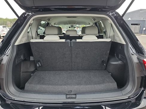 Used 2024 Volkswagen Tiguan S image 16