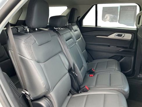 Used 2026 Ford Explorer Active w/ Active Comfort Package RWD image 29