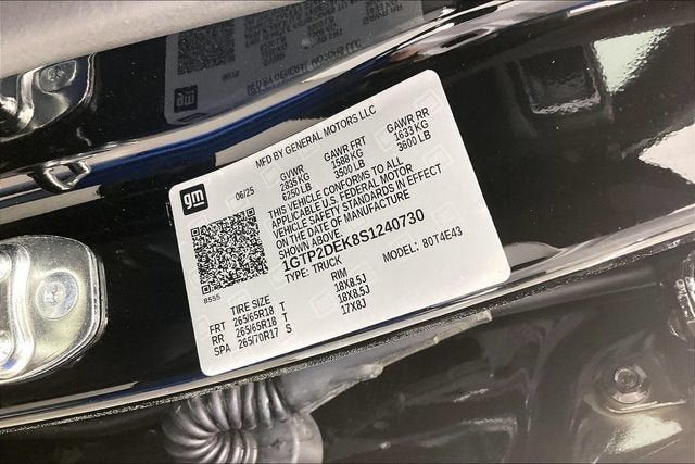 New 2025 GMC Canyon AT4 w/ Off-Road Front Bumper Package AWD/4WD image 18