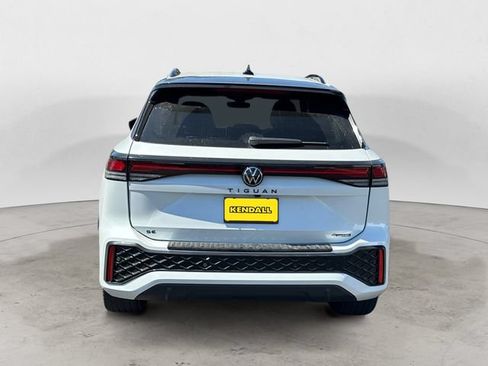 Used 2025 Volkswagen Tiguan SE R-Line AWD/4WD image 6