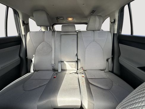 Used 2021 Toyota Highlander L FWD image 12