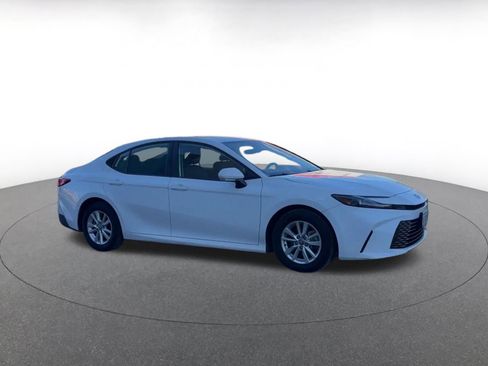 Used 2025 Toyota Camry LE image 2