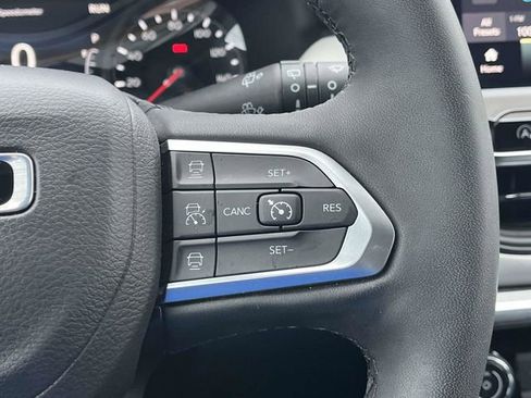 Used 2023 Jeep Compass Limited image 27