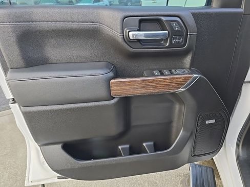 Used 2020 Chevrolet Silverado 1500 High Country image 24