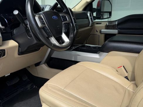 Used 2017 Ford F250 Lariat w/ Lariat Ultimate Package AWD/4WD image 12