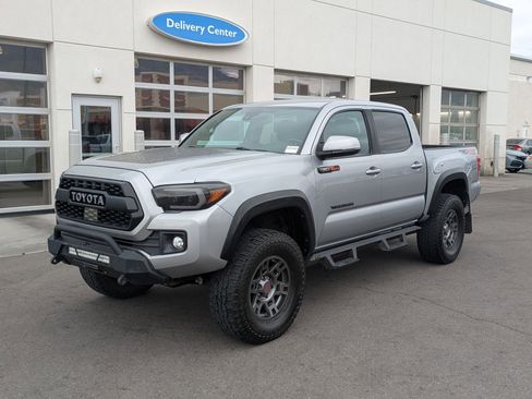 Used 2019 Toyota Tacoma TRD Off-Road AWD/4WD image 10