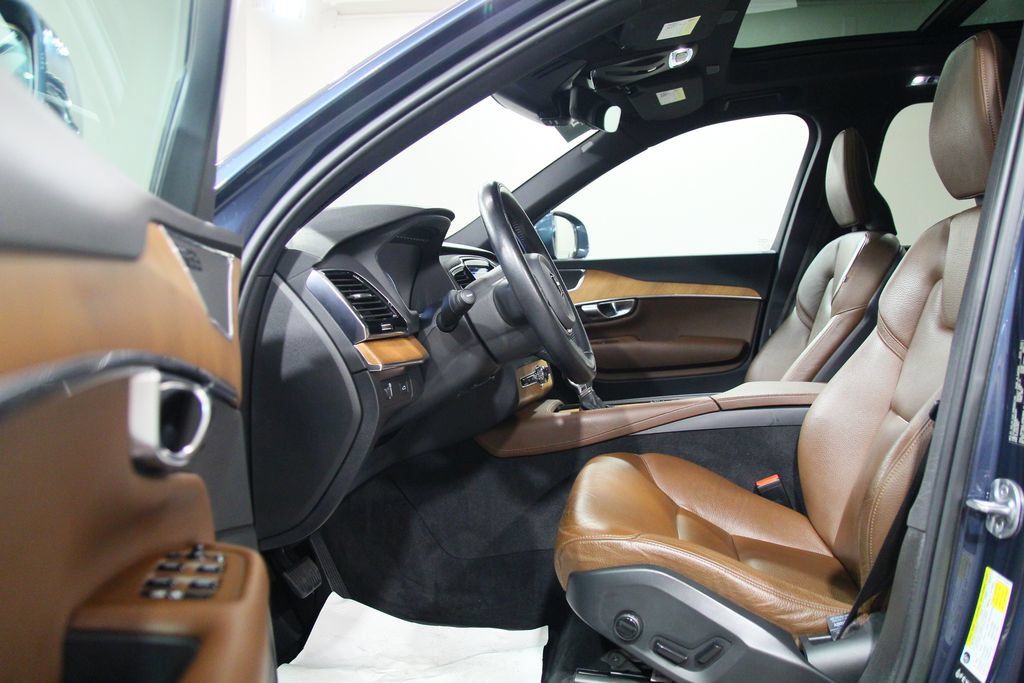 Used 2022 Volvo XC90 T6 Momentum w/ Advanced Package AWD/4WD image 4
