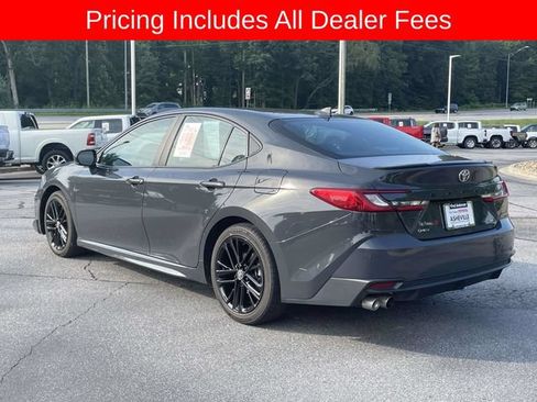 Used 2025 Toyota Camry SE FWD image 3