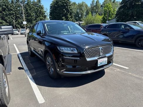 Used 2023 Lincoln Nautilus AWD w/ Premium Package image 2