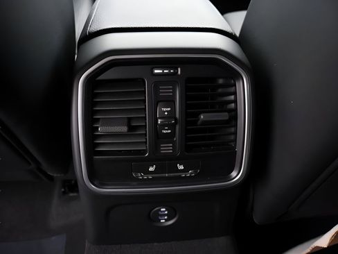 New 2026 Porsche Macan image 21