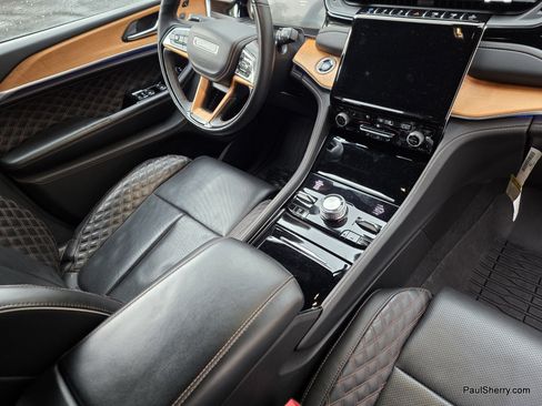 Used 2022 Jeep Grand Cherokee Summit AWD/4WD image 24