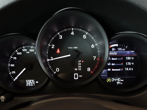 Certified 2026 Porsche Macan AWD/4WD image 17
