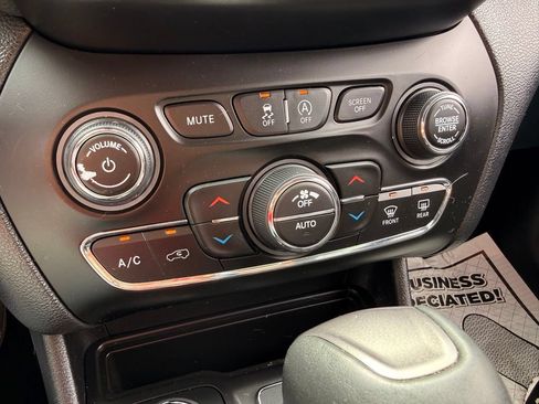 Used 2020 Jeep Cherokee Limited AWD/4WD image 40