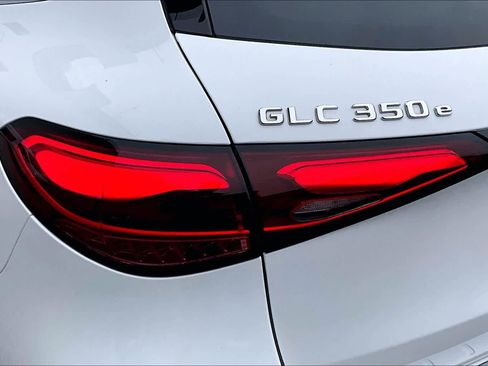 Used 2025 Mercedes-Benz GLC 350e 4MATIC image 28