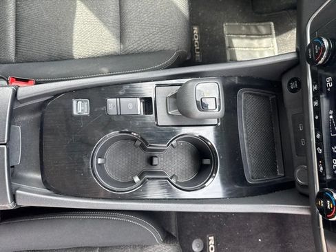 Used 2024 Nissan Rogue SV FWD image 13