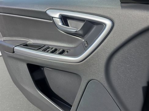 Used 2017 Volvo XC60 T6 R-Design w/ Climate Package image 31