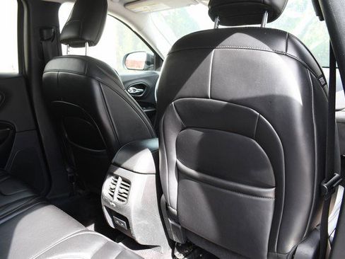 Used 2019 Jeep Cherokee Latitude Plus image 27