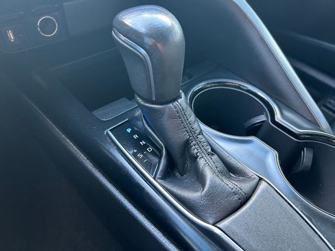 Used 2018 Toyota Camry L image 14