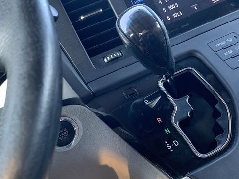 Used 2017 Toyota Sienna XLE w/ XLE Navigation Package FWD image 26
