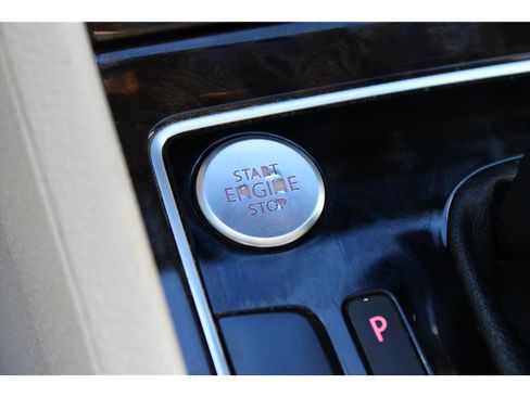 Used 2014 Volkswagen Passat TDI SEL Premium image 21