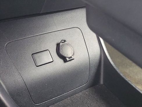 Used 2014 Toyota Prius Three image 27