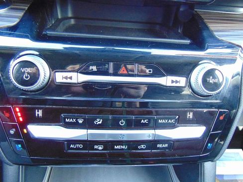 Used 2021 Ford Explorer Limited image 34