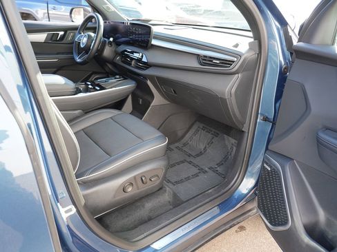 Used 2025 Buick Enclave Preferred image 28