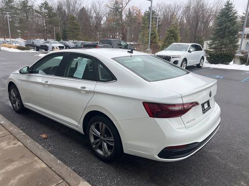 Used 2023 Volkswagen Jetta SE w/ Panoramic Sunroof Package image 38