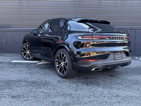 Certified 2025 Porsche Cayenne Coupe image 8