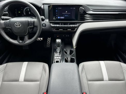 Used 2025 Toyota Camry SE FWD image 14