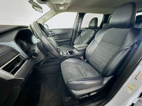 Used 2024 Mitsubishi Outlander SE AWD/4WD image 13
