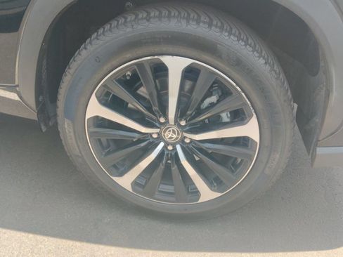 Used 2022 Toyota Highlander XSE FWD image 12