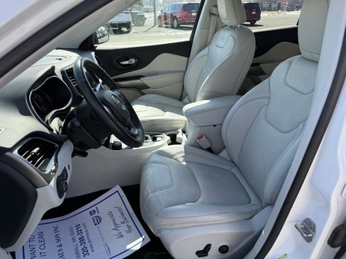 Used 2019 Jeep Cherokee Limited image 10