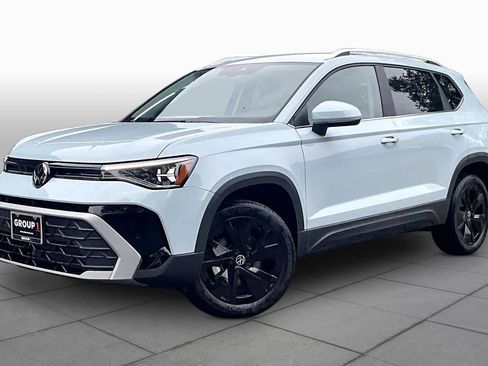 New 2026 Volkswagen Taos SE FWD image 1