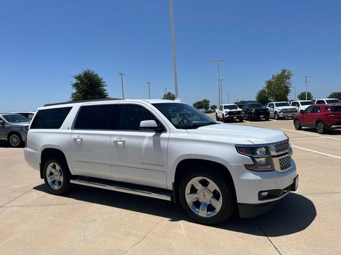 Used 2018 Chevrolet Suburban LT w/ LT Signature Package AWD/4WD image 7