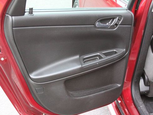 Used 2009 Chevrolet Impala LT FWD image 17