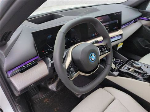 New 2026 BMW i5 eDrive40 image 3