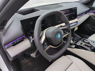 New 2026 BMW i5 eDrive40 video 3