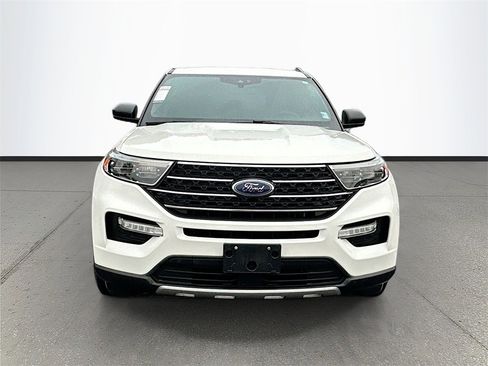 Used 2020 Ford Explorer XLT w/ Equipment Group 202A image 2