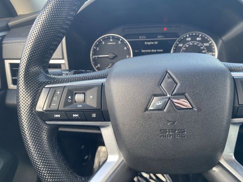 Used 2023 Mitsubishi Outlander SE image 17