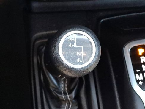 Used 2018 Jeep Wrangler Unlimited Sahara w/ Cold Weather Group image 27