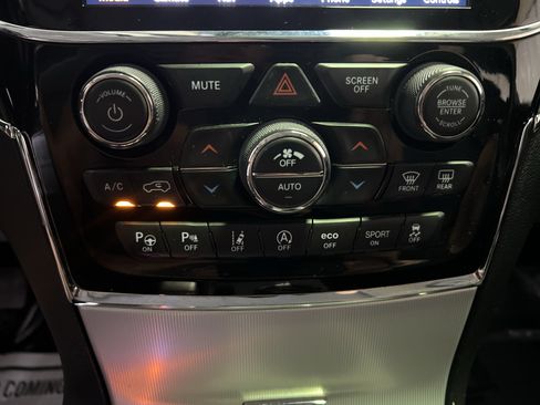 Used 2020 Jeep Grand Cherokee Summit AWD/4WD image 21