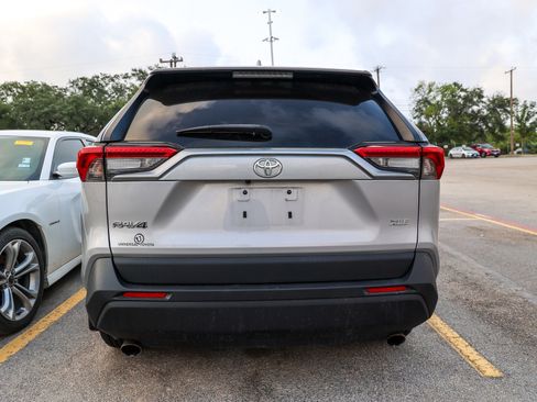 Used 2022 Toyota RAV4 XLE w/ Convenience Package FWD image 38
