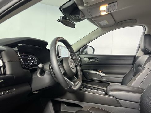 Used 2024 Nissan Pathfinder SL w/ Black Appearance Package image 21