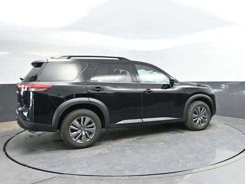 Used 2025 Nissan Pathfinder SV AWD/4WD image 2