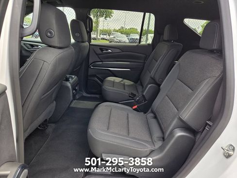 Used 2025 Chevrolet Traverse LT FWD image 7