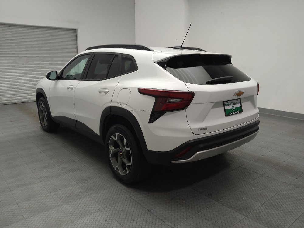 Used 2025 Chevrolet Trax LT w/ LT Convenience Package FWD image 5