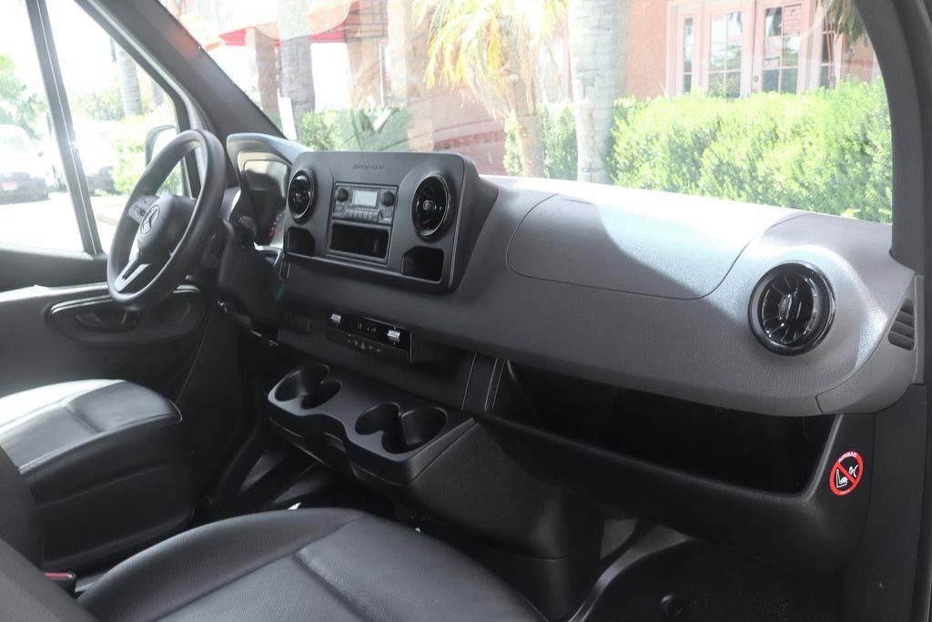 Used 2020 Mercedes-Benz Sprinter 2500 image 36
