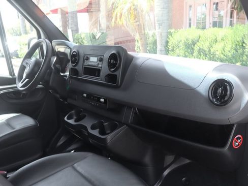 Used 2020 Mercedes-Benz Sprinter 2500 image 36